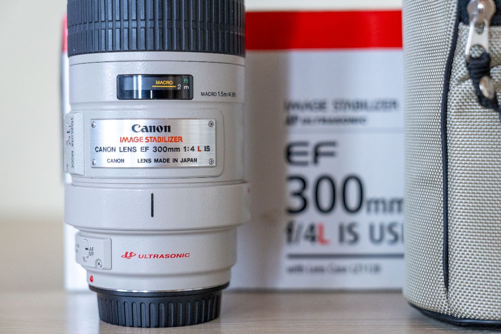 EF 300mm f/4 IS USM