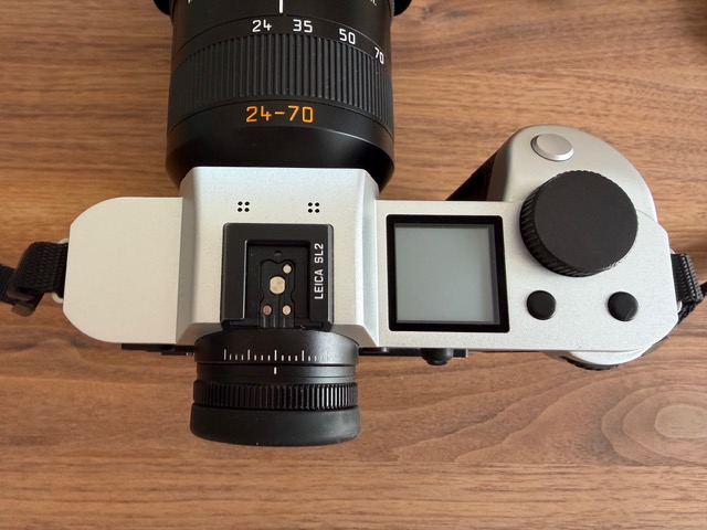 Leica SL2 silber mit Leica Vario-Elmarit-SL 24–70 mm f/2.8 ASPH.