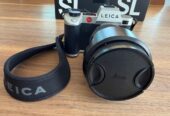 Leica SL2 silber mit Leica Vario-Elmarit-SL 24–70 mm f/2.8 ASPH.