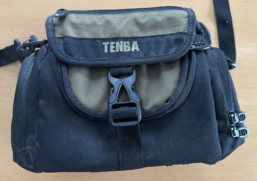 Schultertasche_TENBA_01_klein Schultertasche_TENBA_01_klein