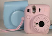 Fujifilm Instax 12 mit Tasche