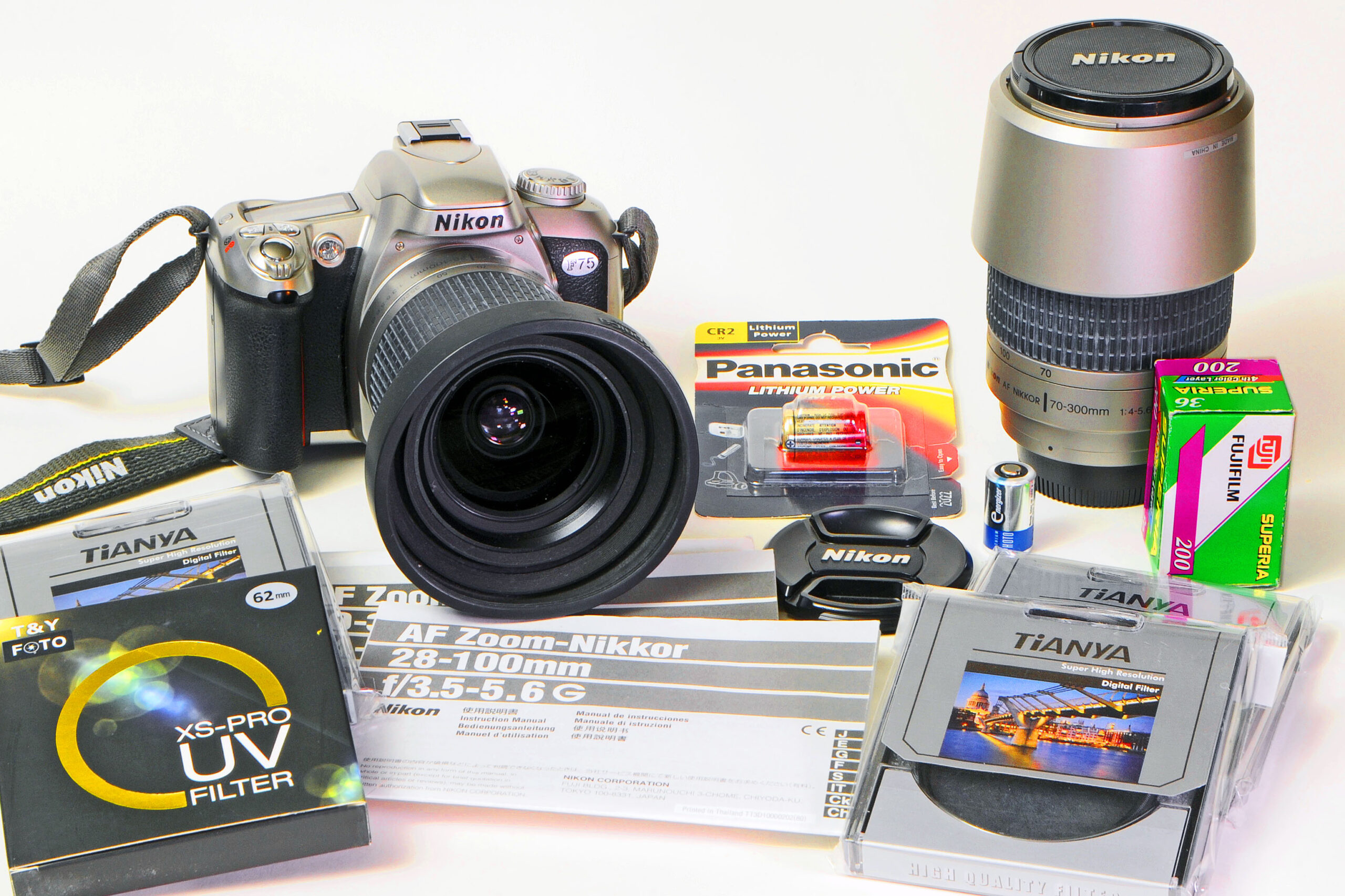 Analog-Nikon F75 fast neuwertig mit 2 Objektiven