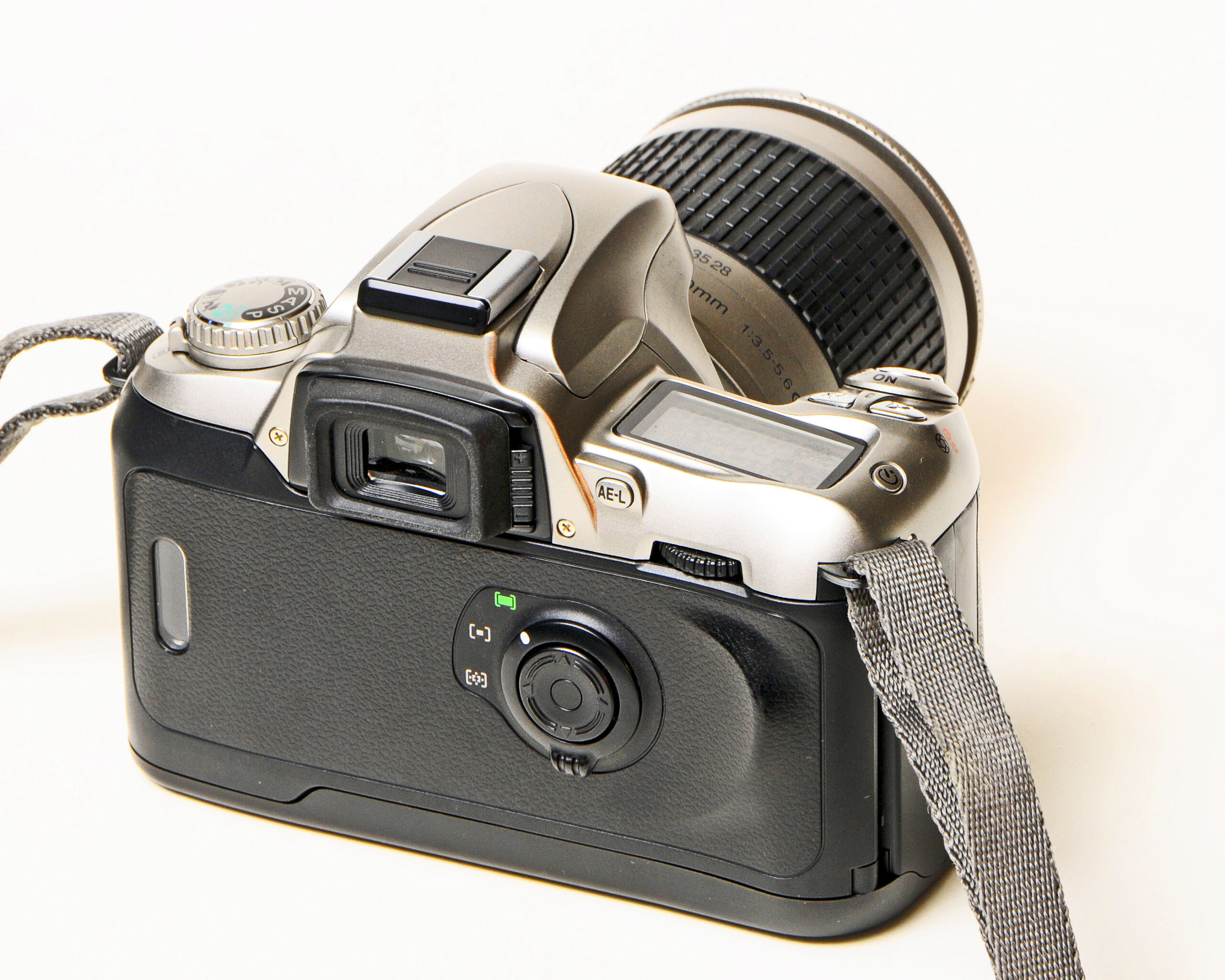 Analog-Nikon F75 fast neuwertig mit 2 Objektiven