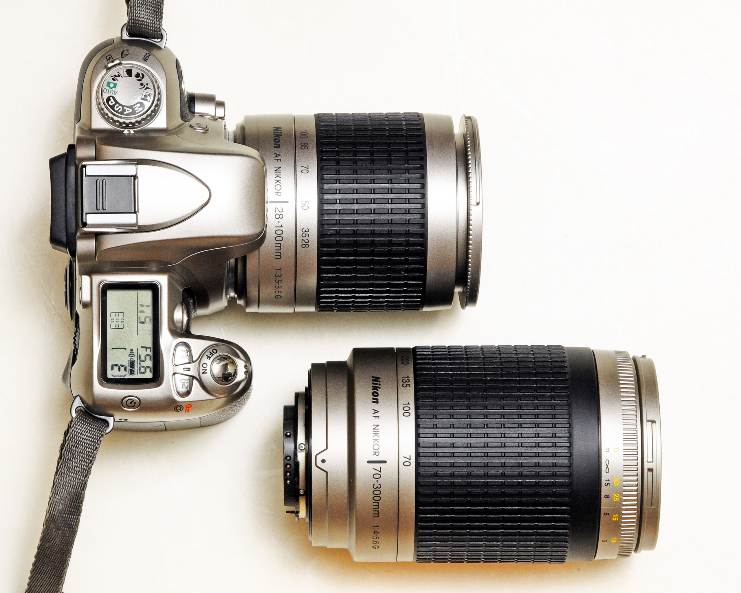 Analog-Nikon F75 fast neuwertig mit 2 Objektiven